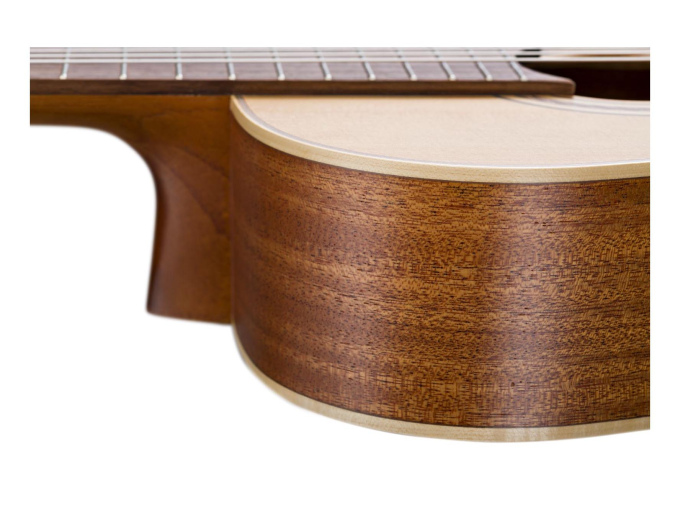 La Mancha Rubi CM/63 Armrest Edition Konzertgitarre