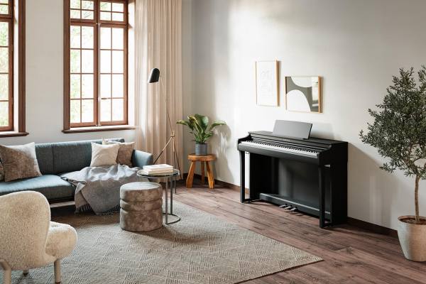 Yamaha CLP-825B Digital Piano